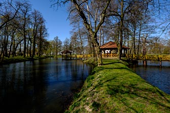 Dwór i park dworski