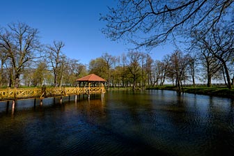 Dwór i park dworski